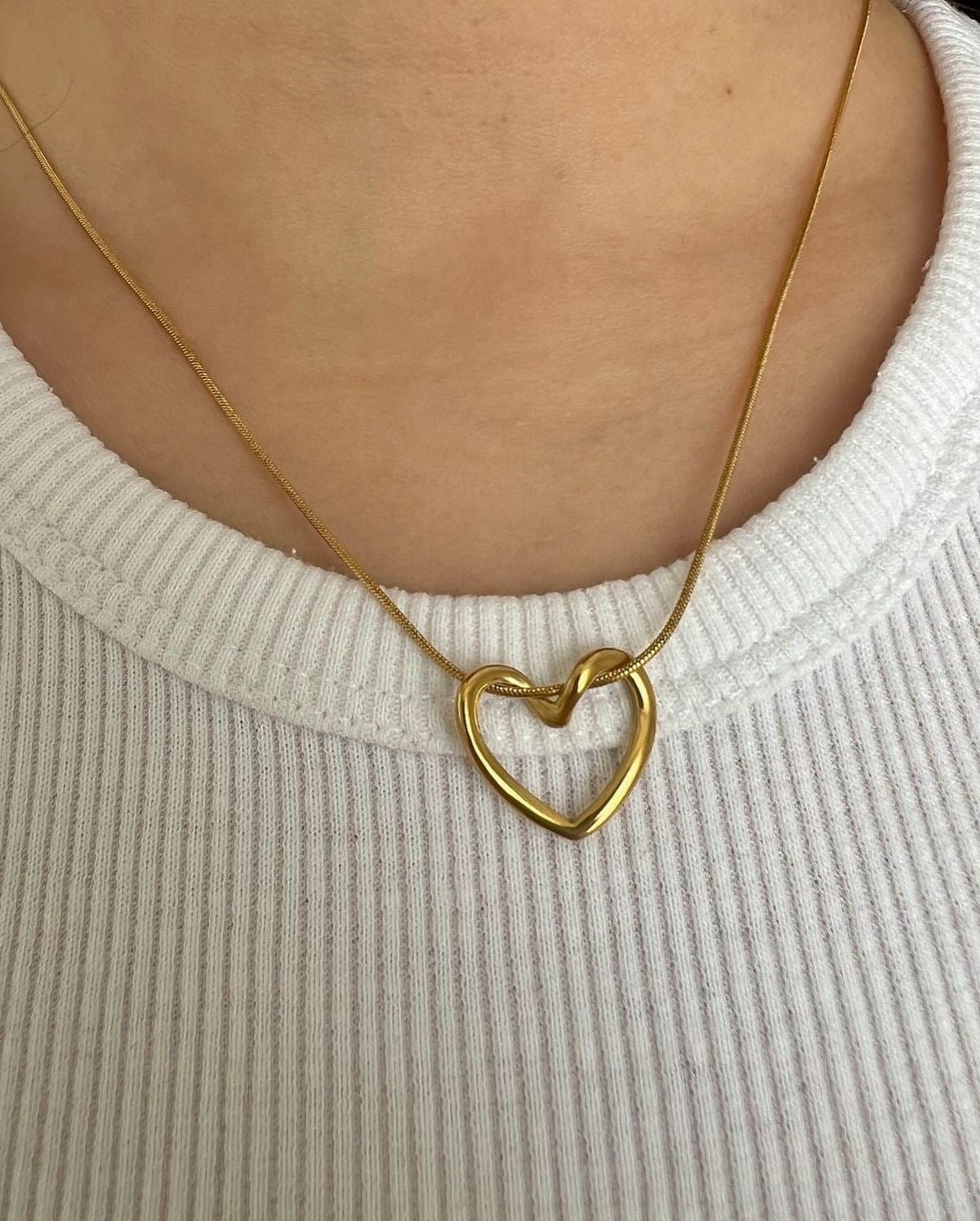 Outline Heart Necklace