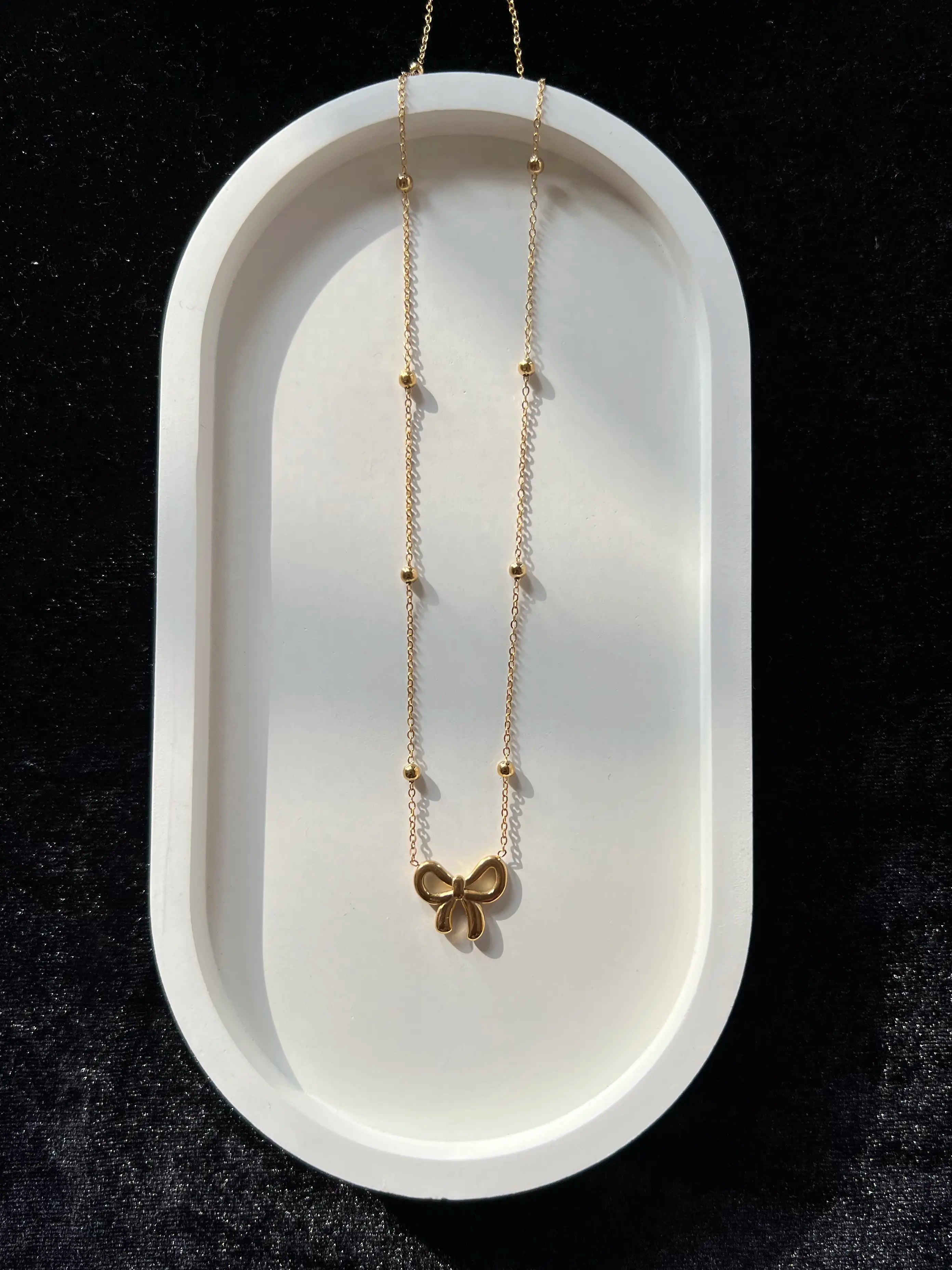 Evora Bow Necklace