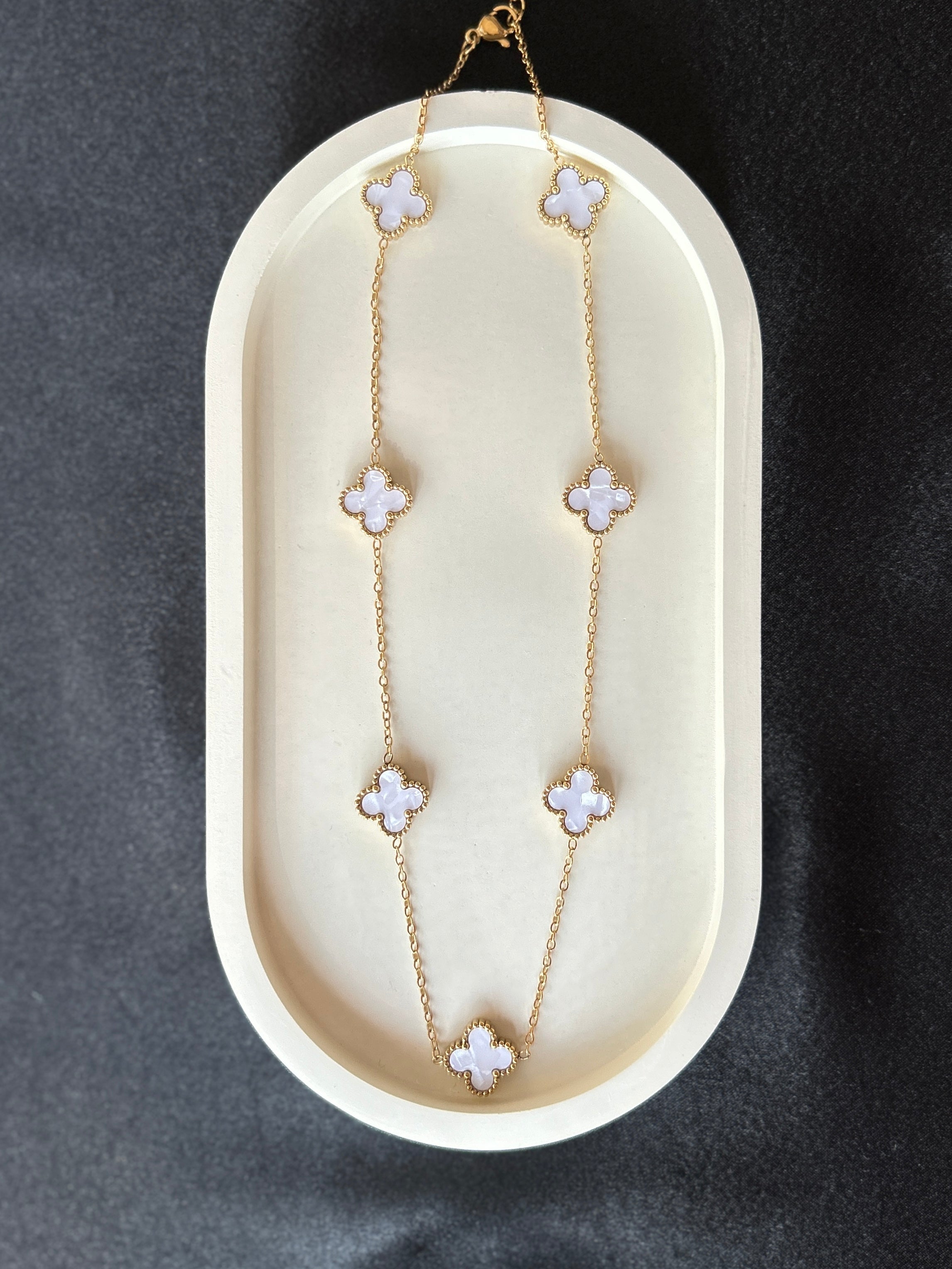 Dainty Clover Necklace