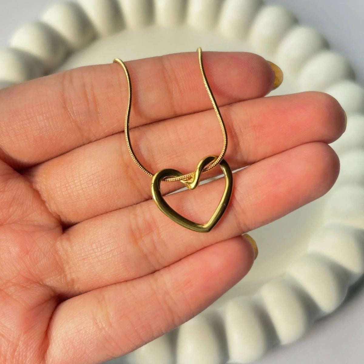 Outline Heart Necklace
