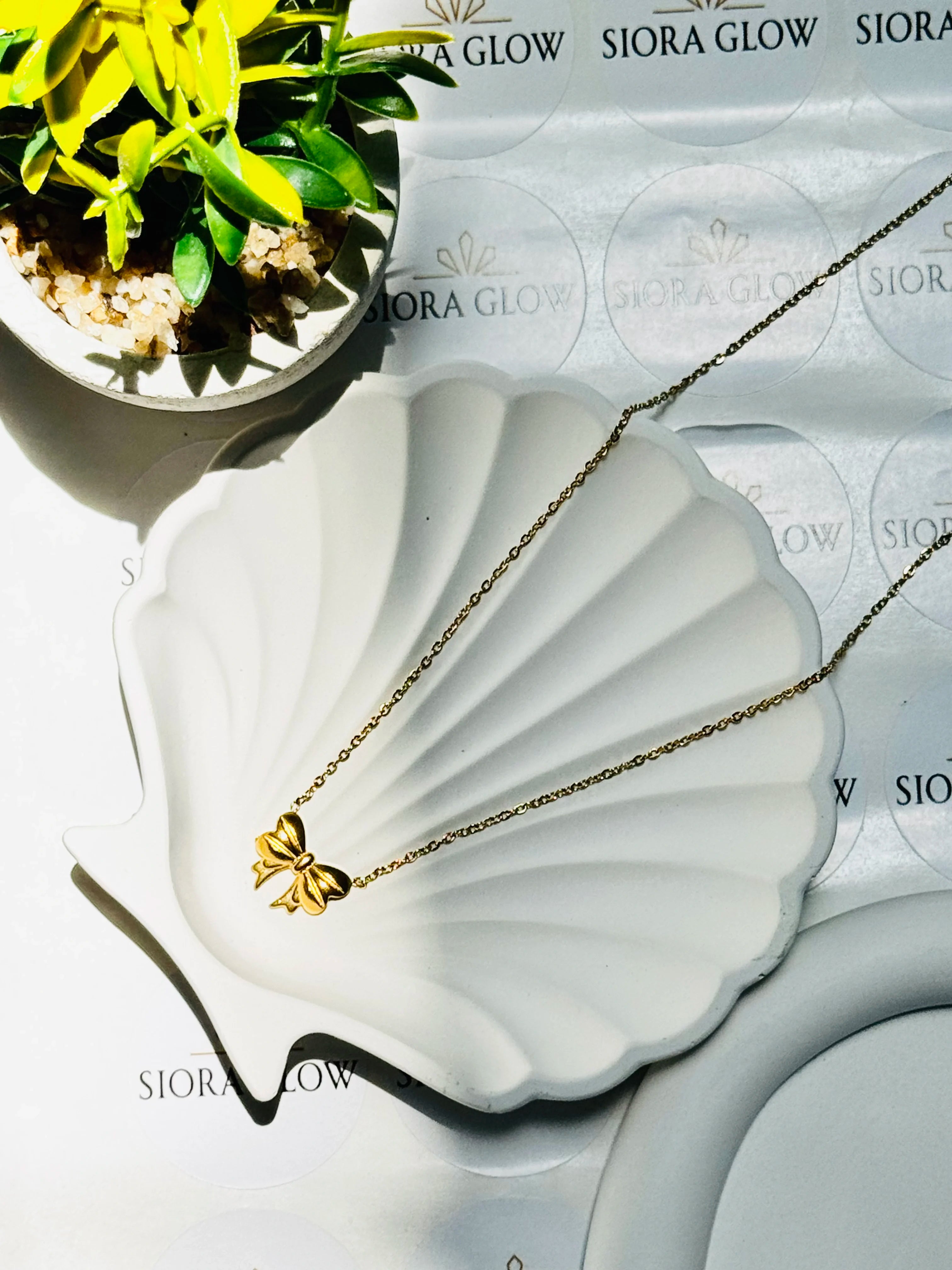 Minimal Gold Bow Necklace