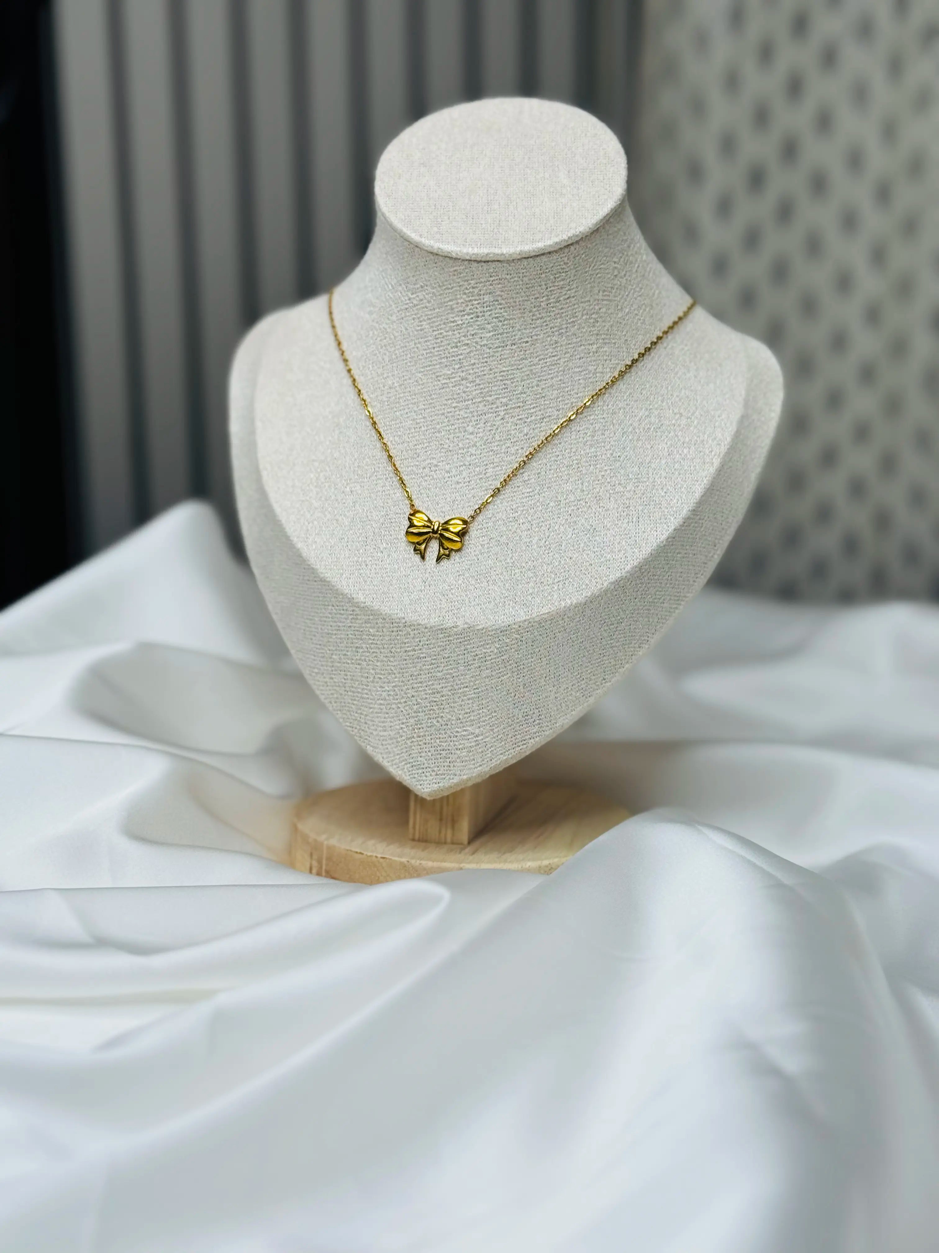 Minimal Gold Bow Necklace